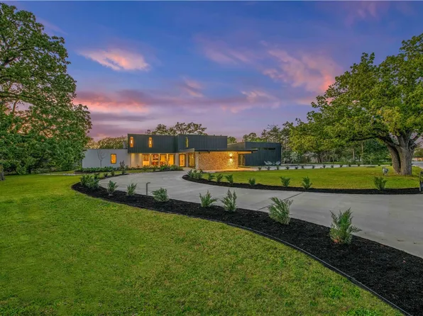 748 S Rosemary Dr, Bryan, TX 77802