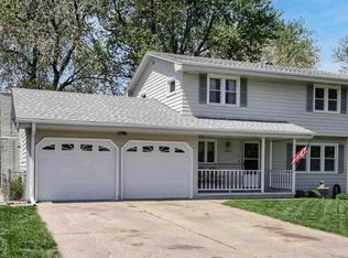 5512 N Oaks Blvd, Omaha, NE 68134