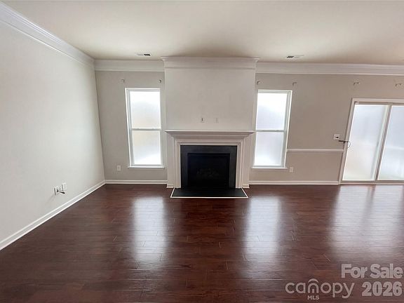 3rd image of 305 Augustus Ln