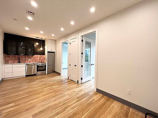 1st image of 209 Montrose Ave #2D