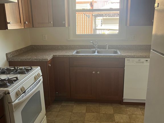 4th image of 328 Clayton Ave #328