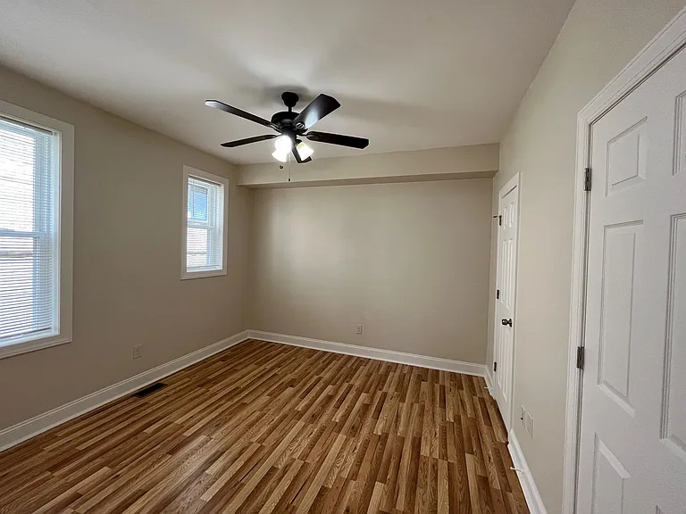 4924 Centre Ave #4 — Photo 10