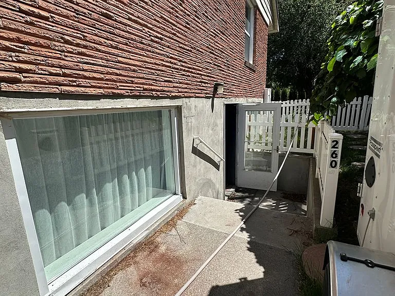 T260YL — Photo 2