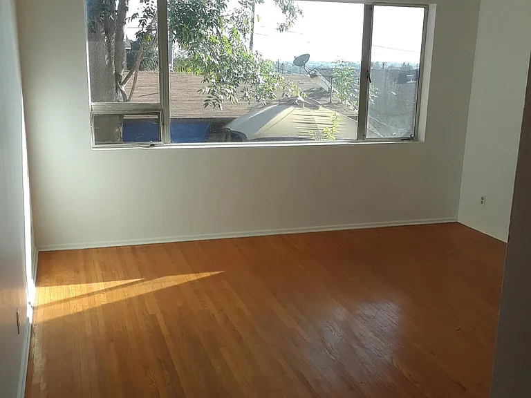 7137 Saranac St — Photo 11