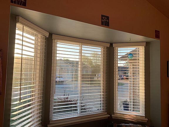 4th image of 57187 Sycamore Dr