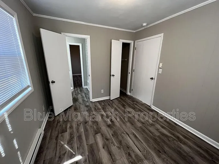 208 W Chestnut St #B — Photo 3