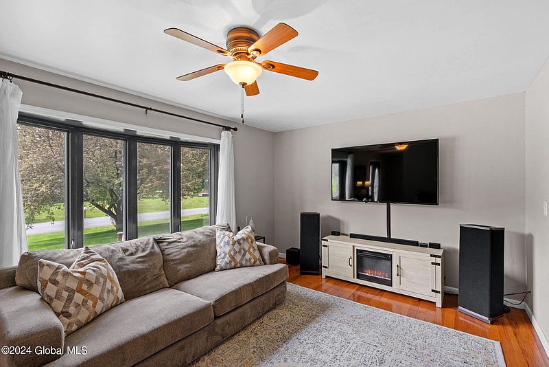 5th image of 27 St Johns Drive