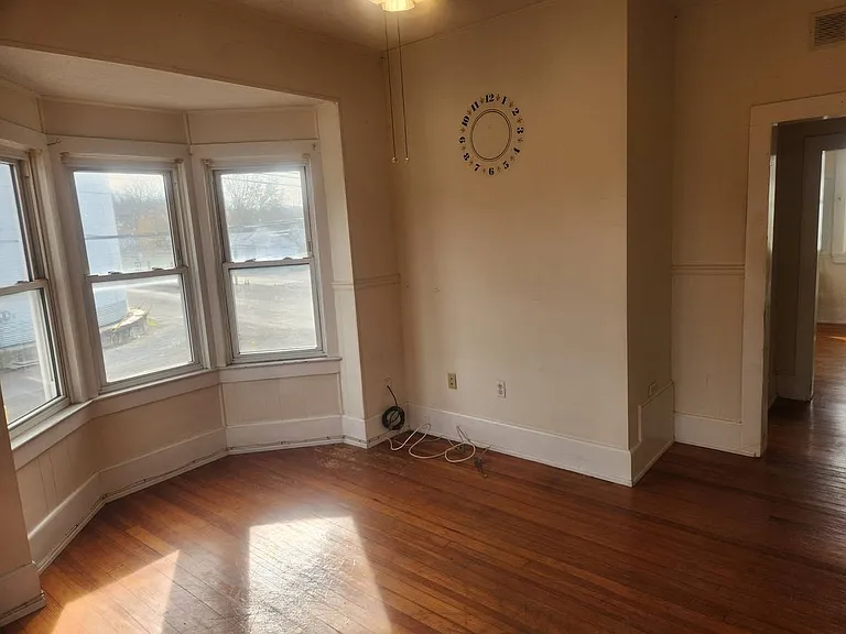 588 Railroad Ave #3 — Photo 3