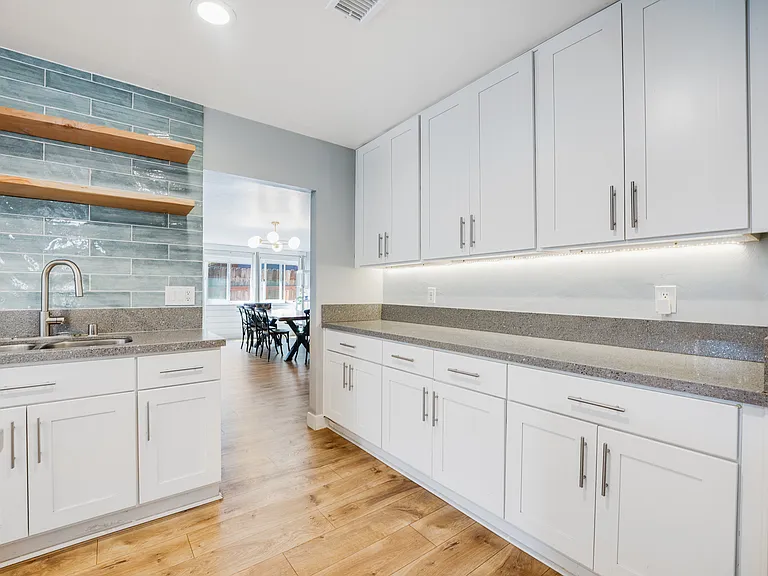 530 Kirtright St — Photo 8