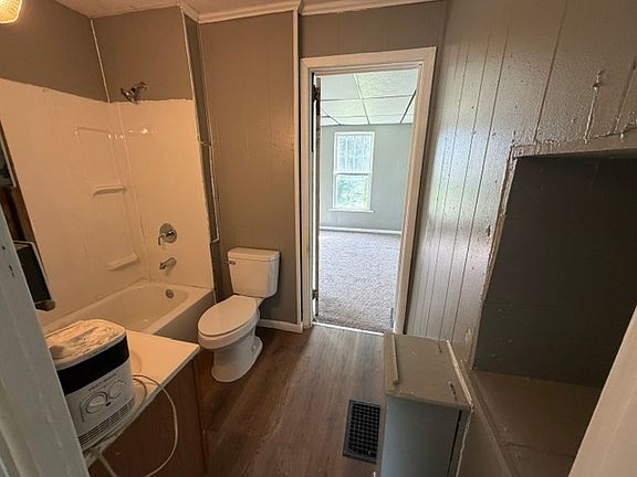 5th image of 4 Columbia Dr #E