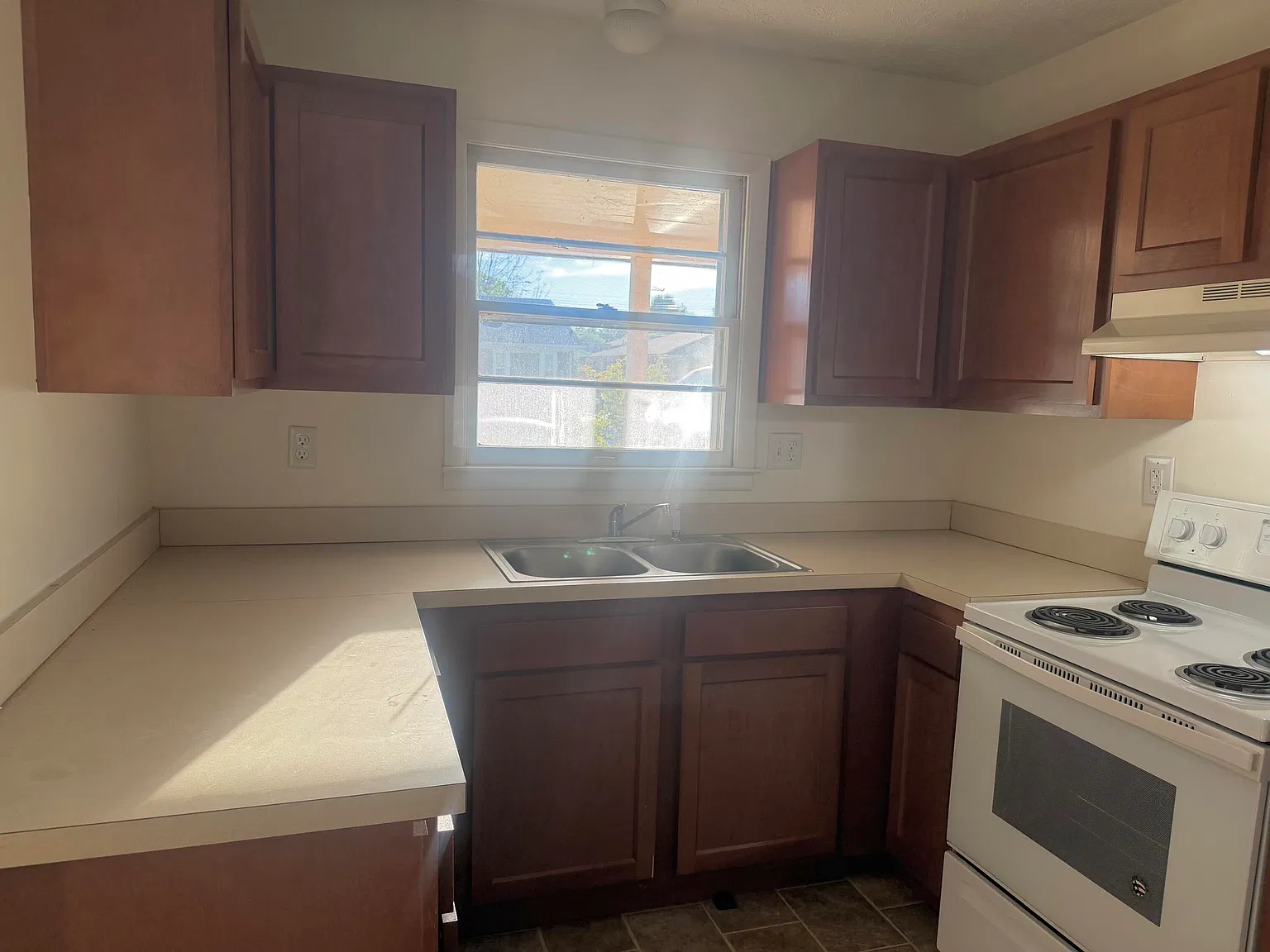 2 bed, 1.0 bath, 774 sqft, $995 — Photo 4