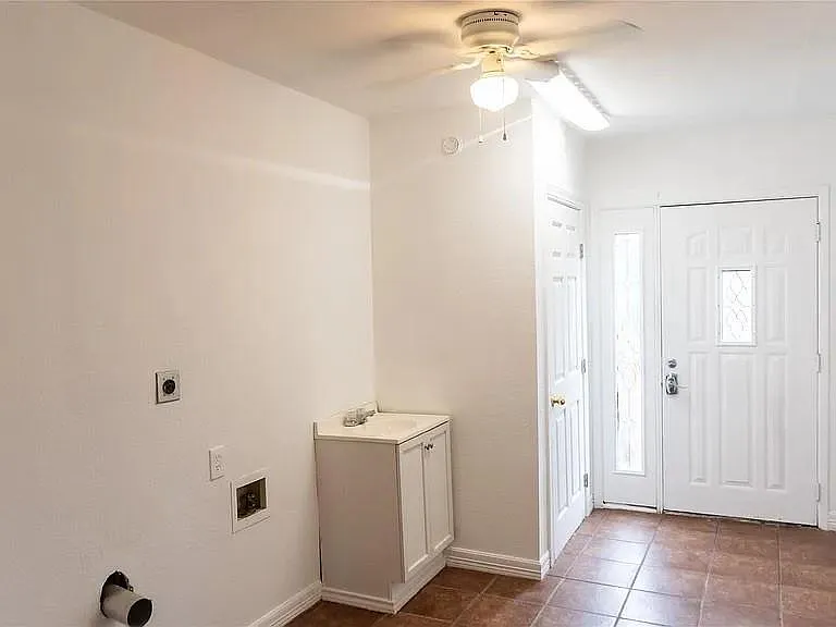 2 bed, 2.0 bath, 1300 sqft, $1,695 — Photo 3