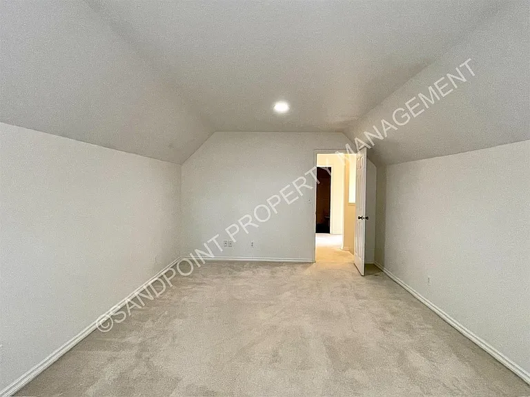 423 Louis Ln — Photo 30