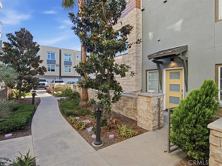 657 Doheny Way — Photo 3