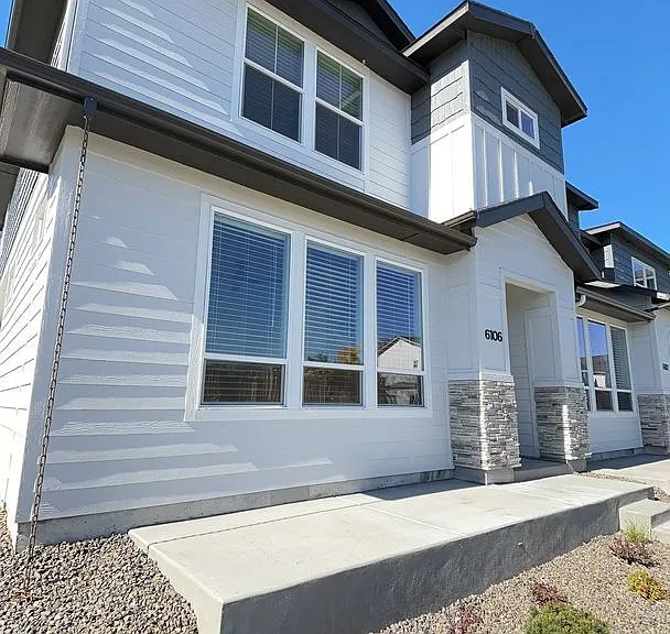 6125 N Tarako Ave — Photo 3