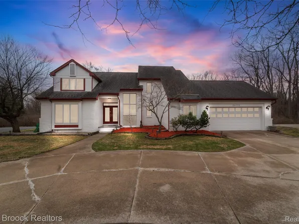 23775 Riverview Dr, Southfield, MI 48034