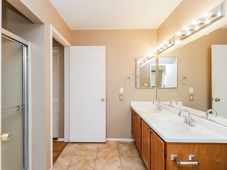 1811 S 39th St #3 — Photo 11