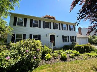 233 Round Pond Ln, Rochester, NY 14626