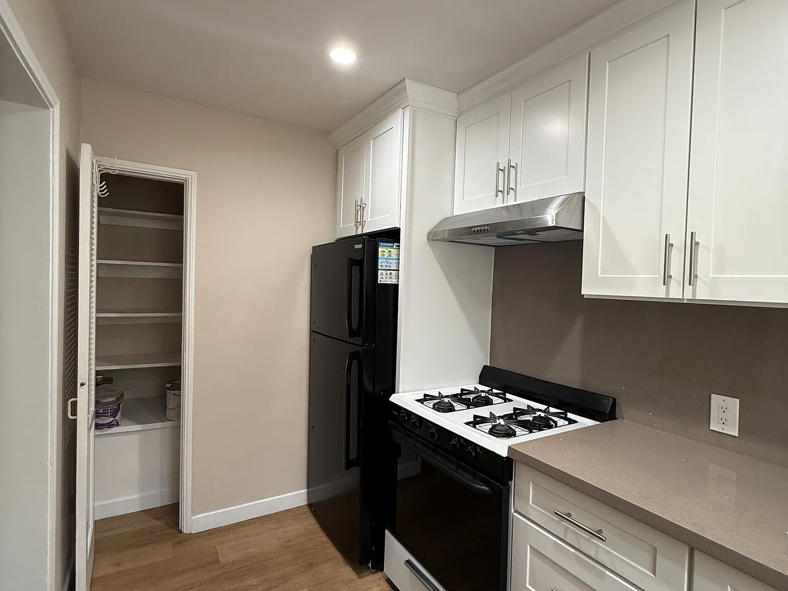2 bed, 875 sqft, $2,450 — Photo 2