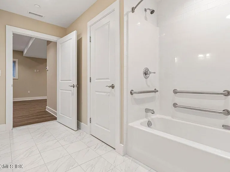303 Hamilton Ave #E — Photo 8