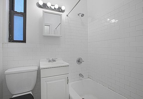 4th image of 28 Greenwich St #1A