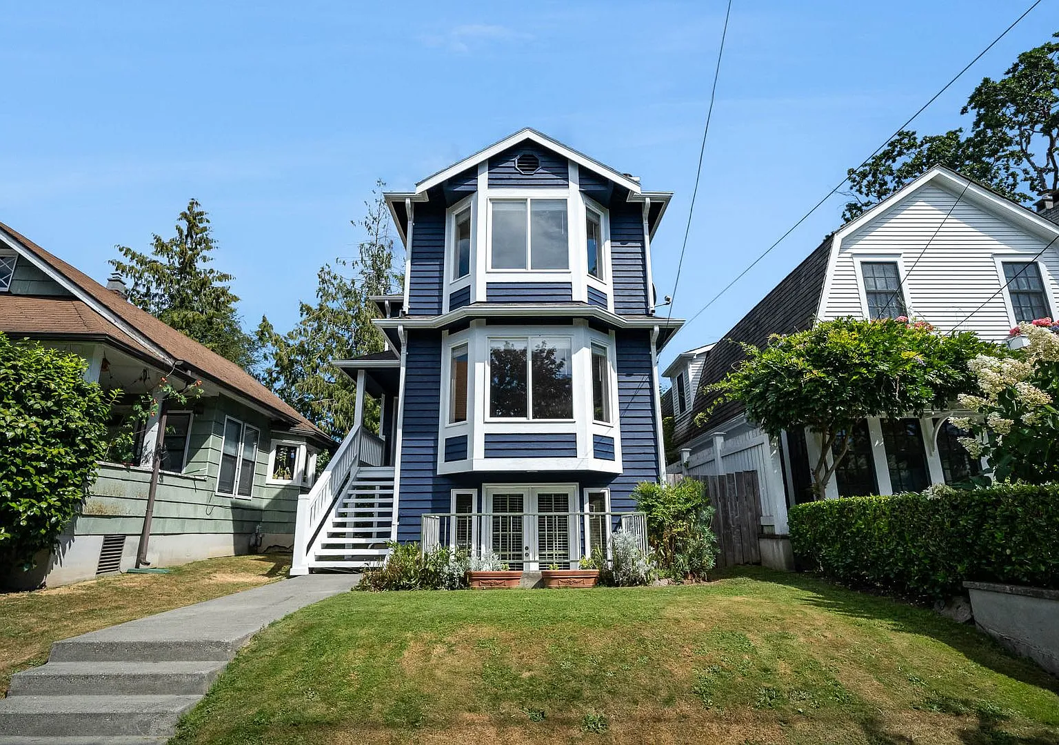 3Bd/3.25Ba Seattle Home — Photo 2