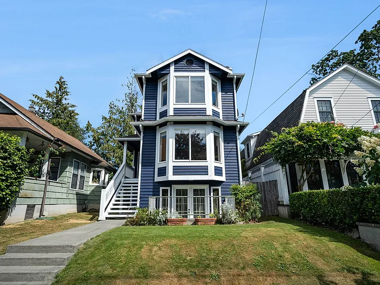 2006 42nd Ave E — Photo 2