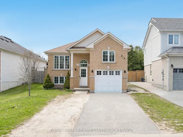 92 Wesley Ave, Wasaga Beach, ON L9Z 0B9