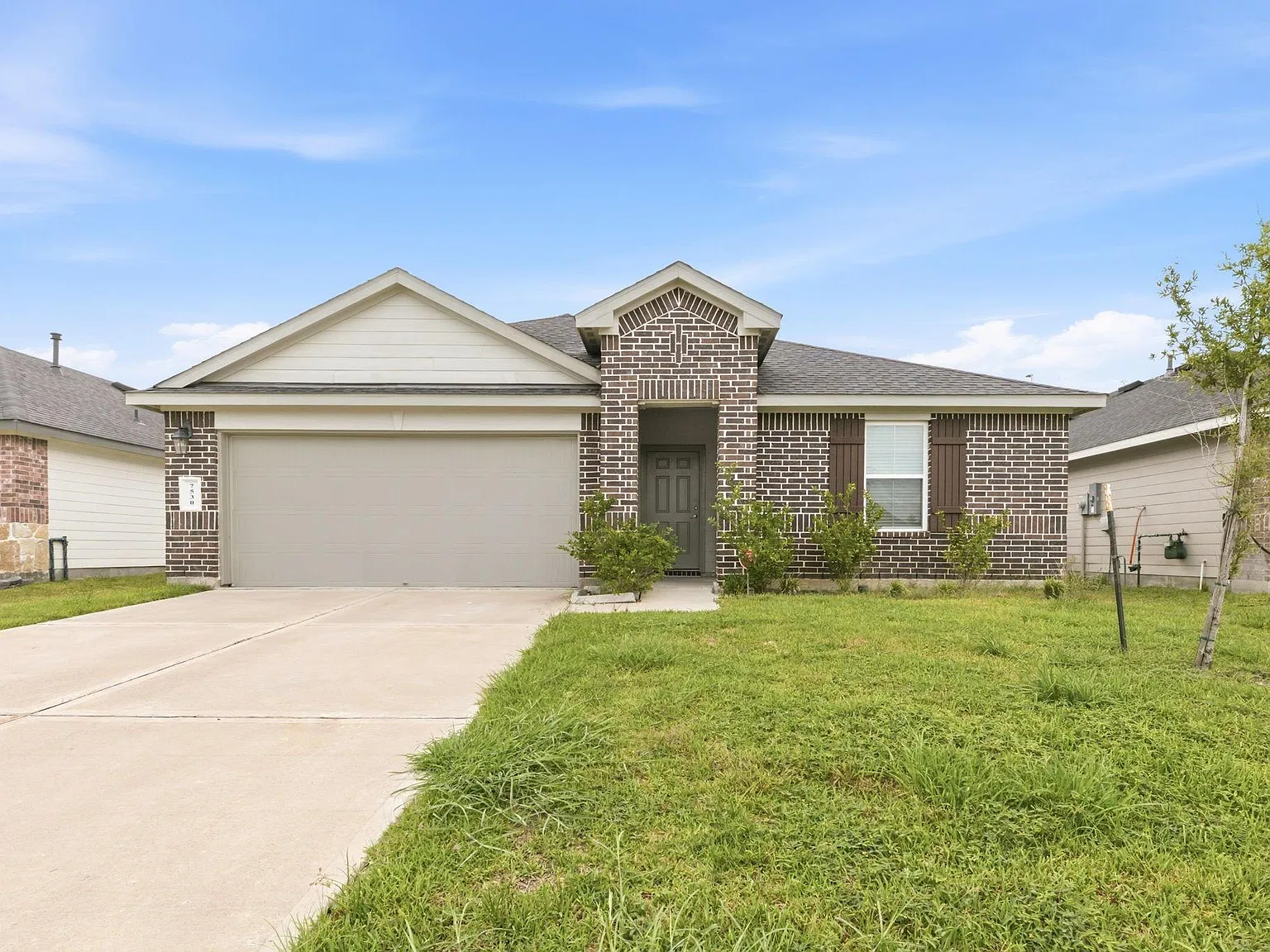 4 bed, 2.0 bath, 1976 sqft, $2,275 — Photo 1