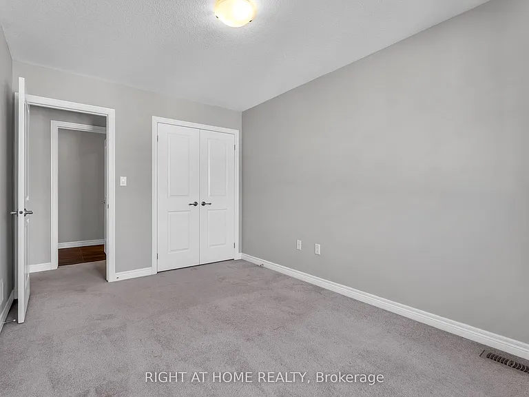 1030 Oakcrossing Gate #16 — Photo 23