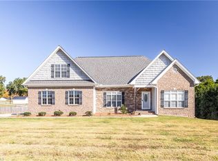 145 Scottsdale Ln, Clemmons, NC 27012