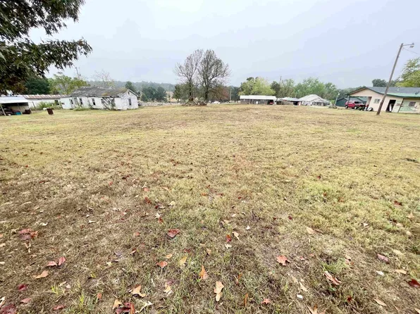 403 E Main St, Salem, AR 72576
