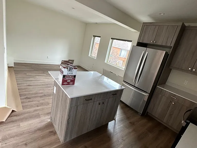 405 Laurel St — Photo 3