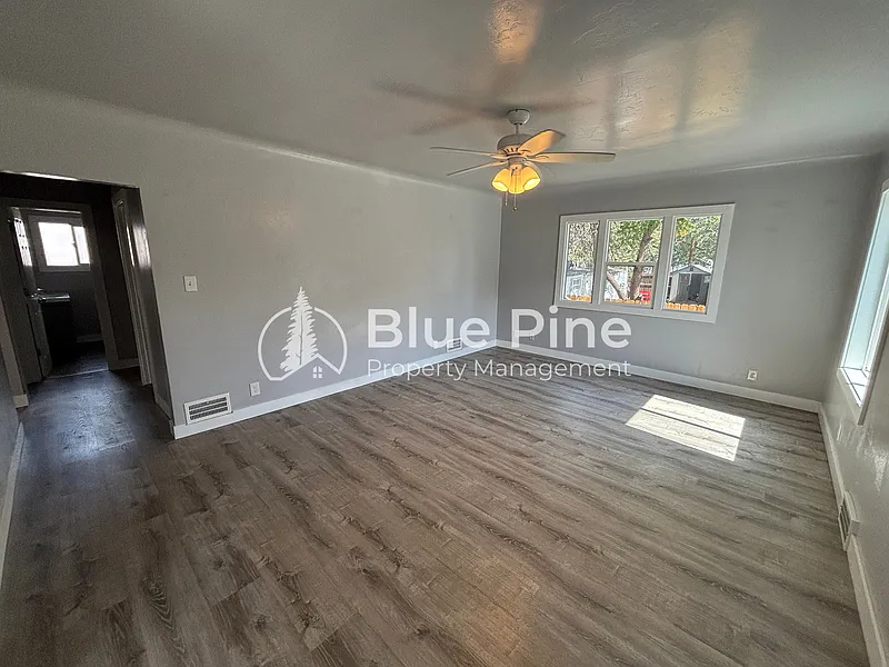 2 bed, 1.0 bath, 900 sqft, $1,250 — Photo 2