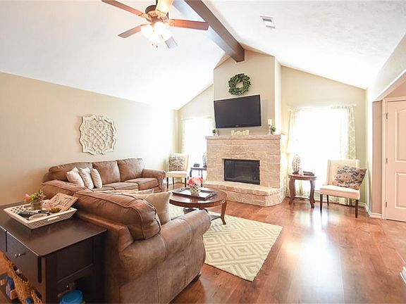 4th image of 2701 Red Oak Cir