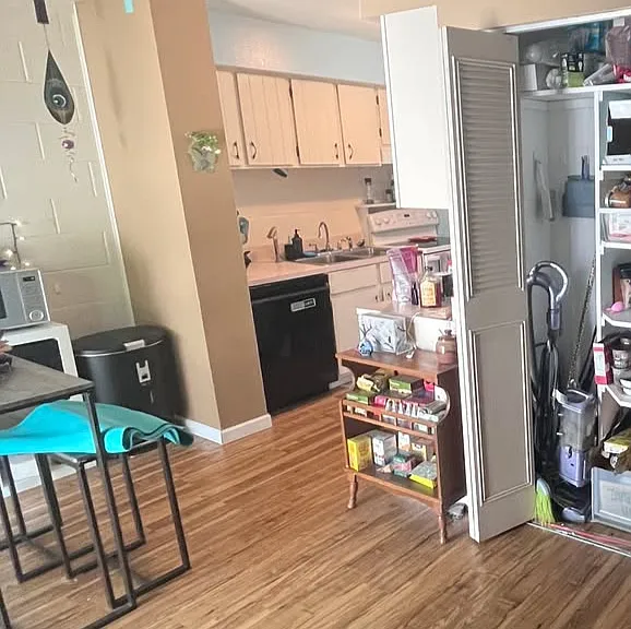 1460 Edgewood Ct — Photo 5