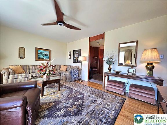 3rd image of 3933 Norfolk Dr