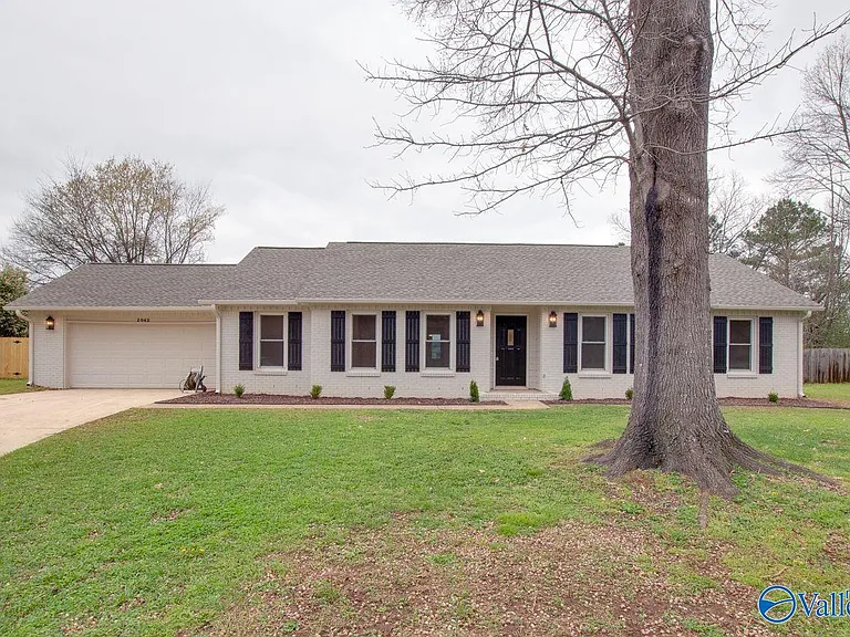 2042 Rosebury Ln SW — Photo 2