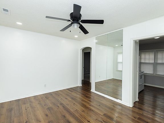 4th image of 633 Harding St