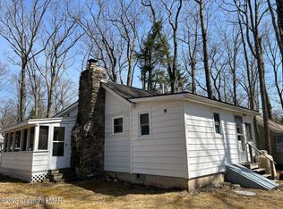 129 E Balsam Rd, Greentown, PA 18426