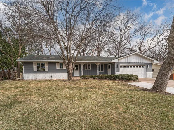 1463 Trollhagen Dr NE, Fridley, MN 55421