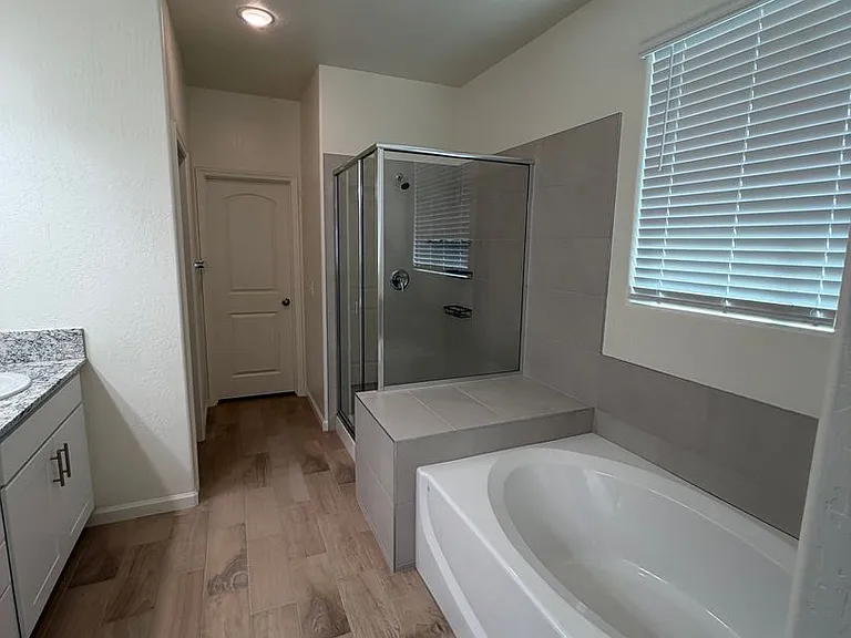 2026 Sherbrook Ave — Photo 27