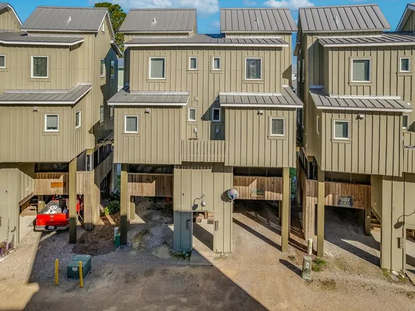 402 Pirates Landing Dr, Apalachicola, FL 32320