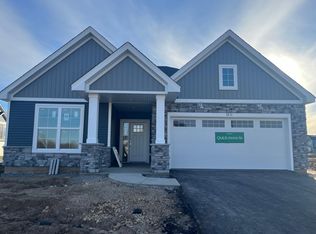 7631 40th St N, Oakdale, MN 55128