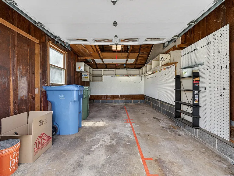 1120 Greenbriar Rd — Photo 17