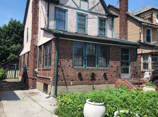 11018 208th St, Queens Village, NY 11429