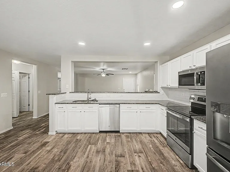 1633 S 225th Ln — Photo 11
