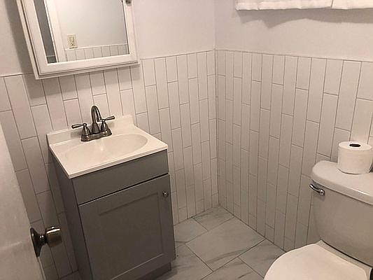 2nd image of 2016 E 15th St Unit B