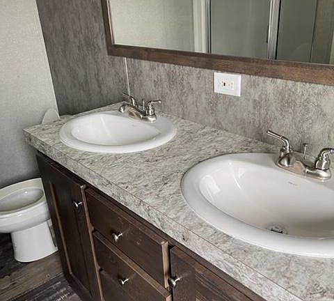 4th image of 418 W 9th St