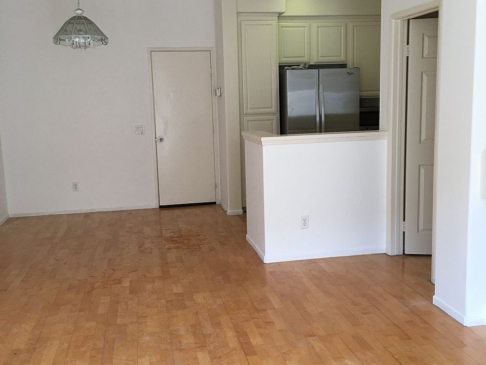 downstair living/dining room and kitchen